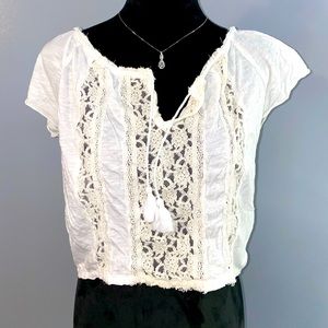 American eagle size medium. barely worn.